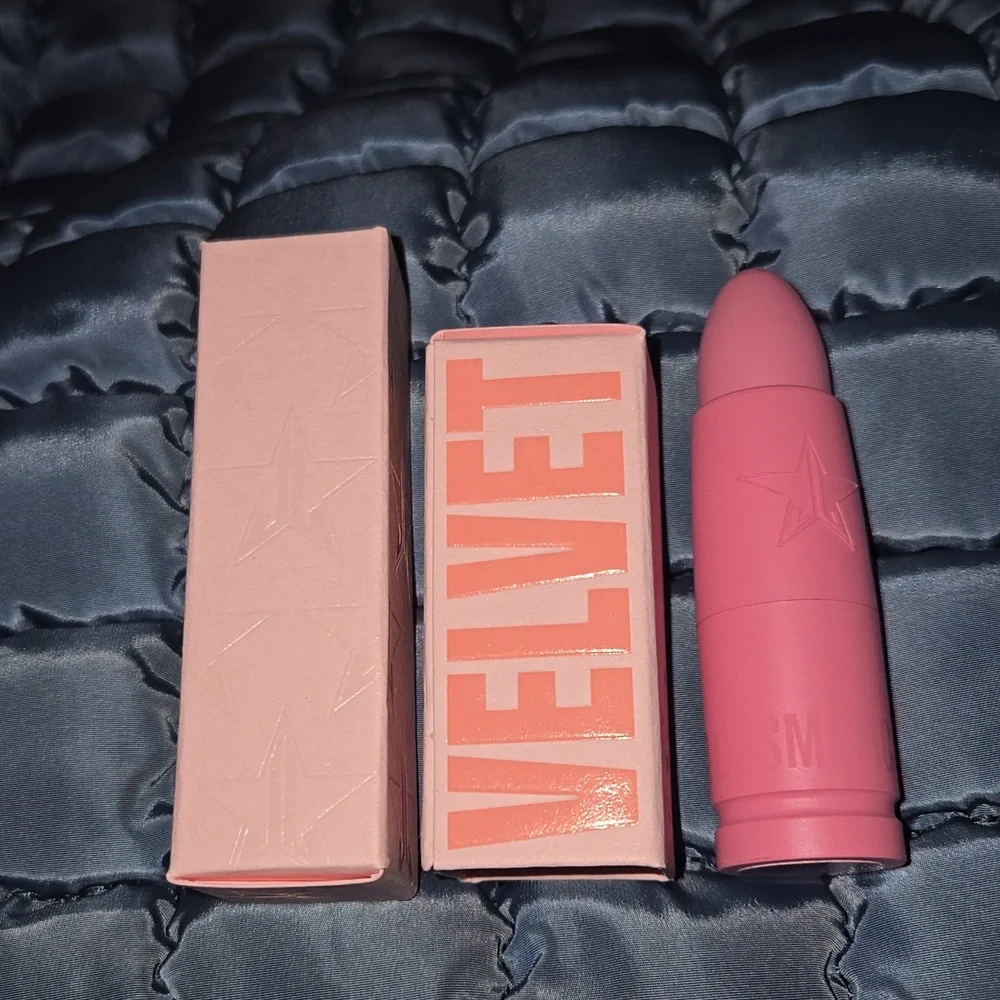 NIP Jeffree Star Cosmetics Velvet Trap Lipstick Grave Digger Full Size